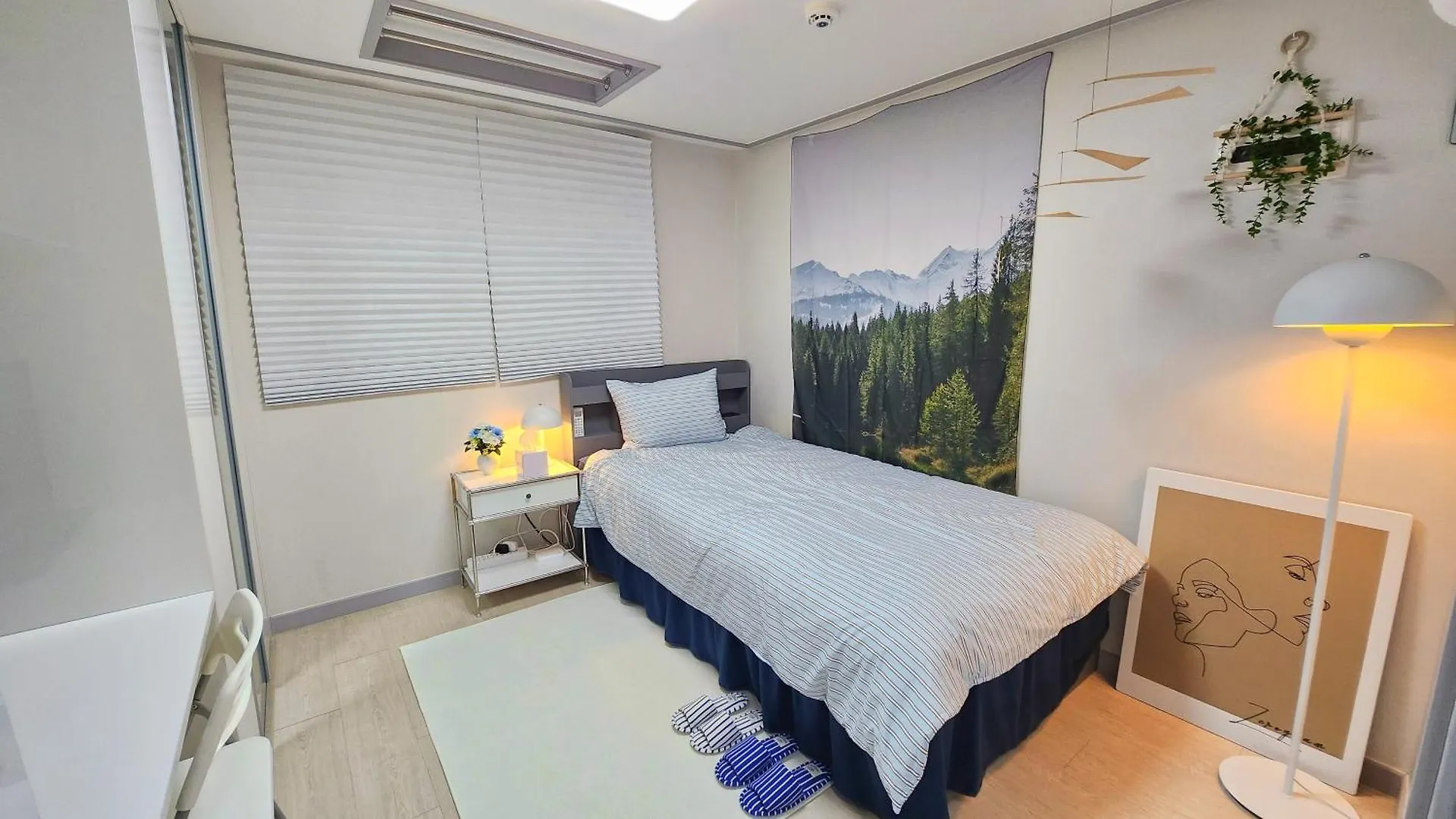 Lucky Hostel ile iletişim